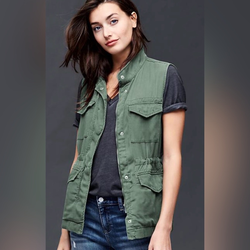 💚GAP Olive Green Sleeveless Vest💚